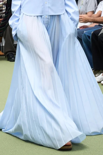 Look 19